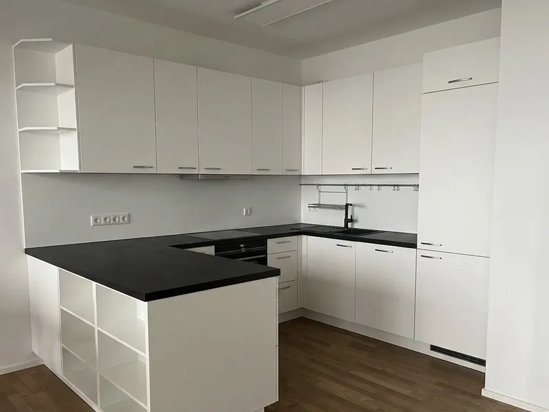 Hochwertige 4-Zimmer-Wohnung mit Balkon, Aufzug und Premium-Küche — photo 1